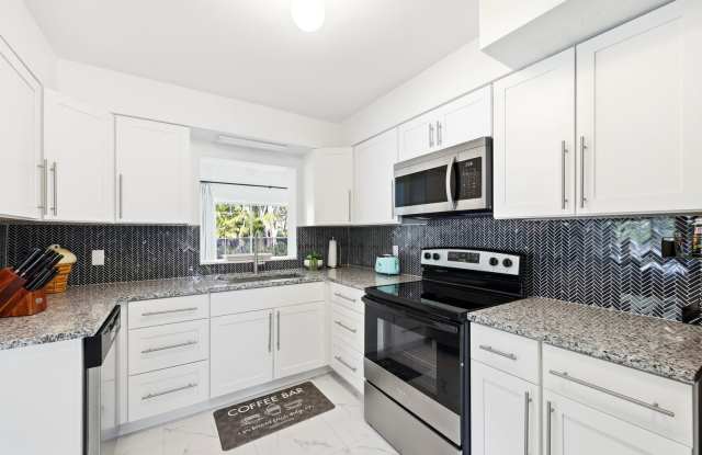 Retro Pool home close to downtown Naples photos photos