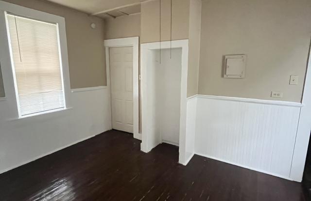 307 E Lambert St Gallery 4