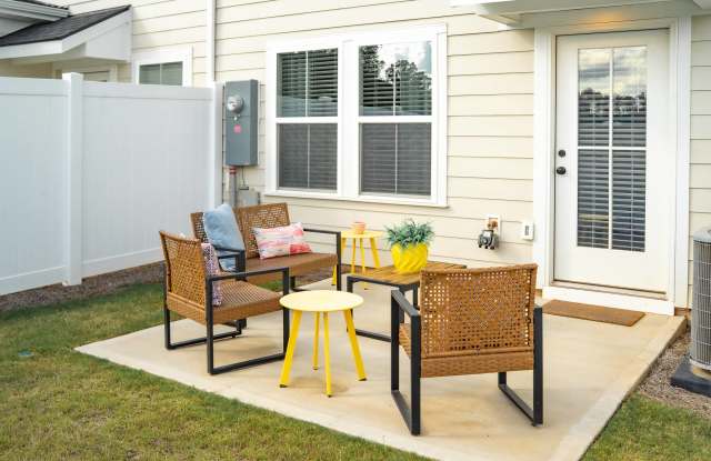 Oak Lake Townhomes Gallery 1