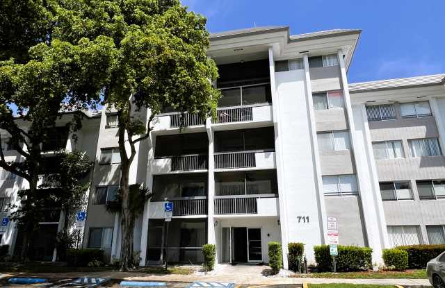 711 N Pine Island Rd photos photos