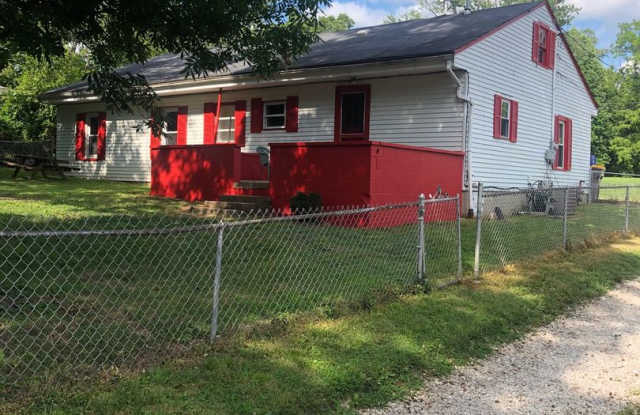 Short Term Lease - SPACIOUS 3 bed/2 bath with fenced yard and large deck! photos photos