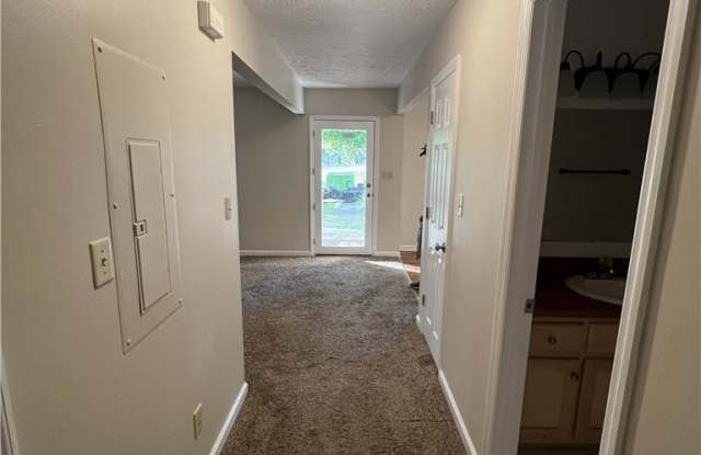 100-B TWIN ACRES Drive Gallery 2