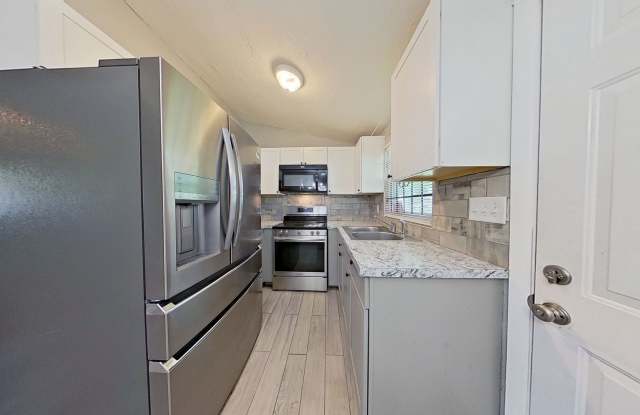 Charming 3/1 photos photos Charming 3/1 photos photos