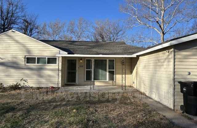 2513 Southwest Mission Avenue photos photos