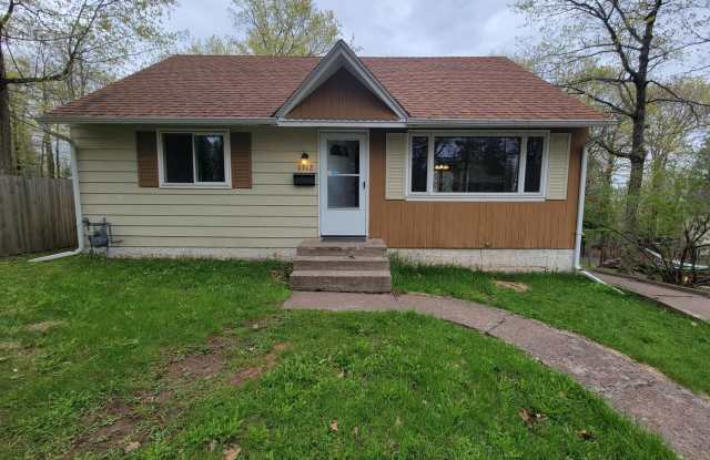 AVAILABLE JUNE 2025- 4 Bed 2 Bath Near Campus - 1312 Missouri Avenue, Duluth, MN 55811