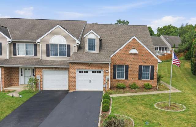 Beautiful 3 BR End Unit Townhouse in Summit Hills! photos photos