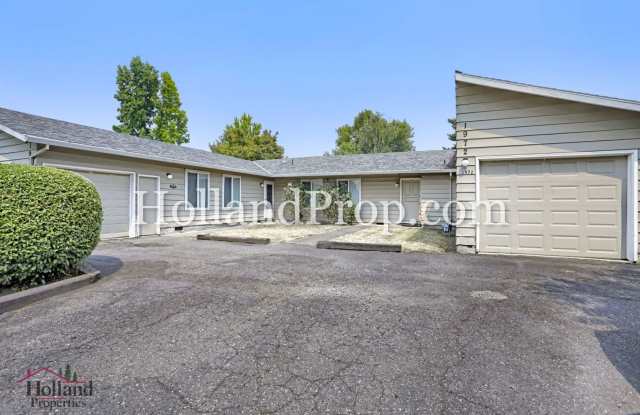 Charming 3-Bedroom Duplex with Fenced Yard, Fireplace & Garage Near Hwy 26! Gallery 2