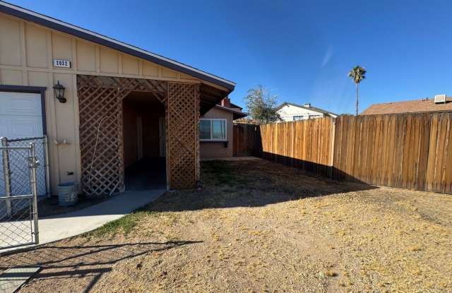 spacious 3 bedroom 2 bath home with large yard on cul-de-sac Gallery 3