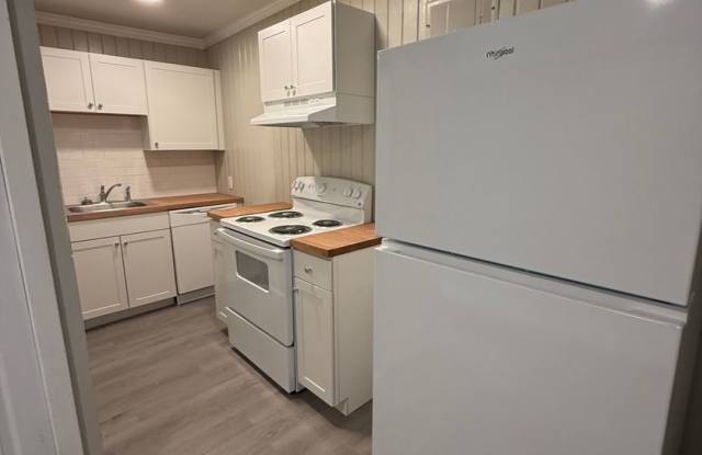 ***Newly Renovated 1 Bedroom - 1/2 Off First Month's Rent*** | Call for September Specials Gallery 2
