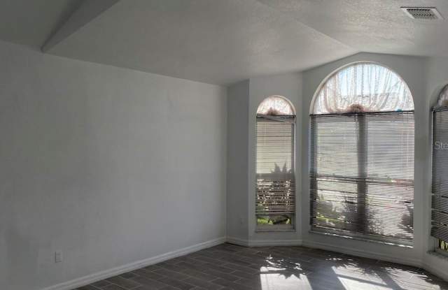 3285 AMACA CIRCLE Gallery 3