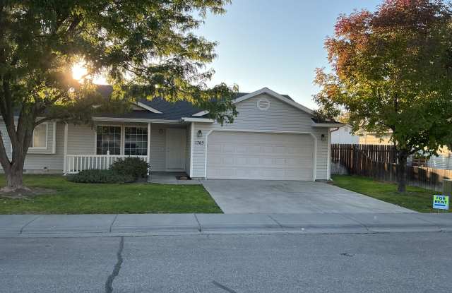 1765 Challis Drive - 1765 Challis Drive, Mountain Home, ID 83647