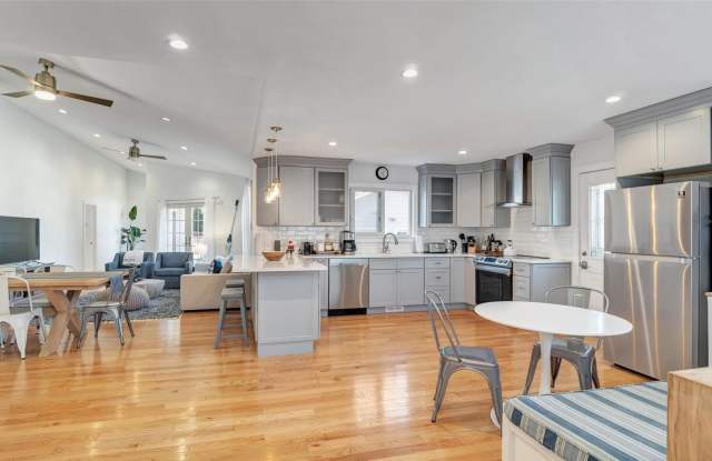 46 W Tiana Road - 46 West Tiana Road, Hampton Bays, NY 11946