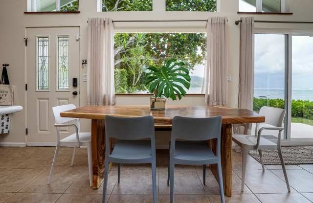 Oceanfront Cottage FULLY-FURNISHED 2 bedroom 1 bath with LOFT - 51-529 Kamehameha Highway, Kaaawa, HI 96730