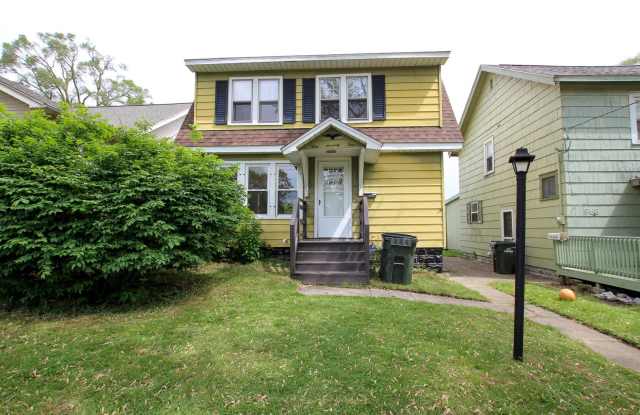 3 bedroom house with basement, 974 W Larch - 974 West Larch Avenue, Muskegon, MI 49441