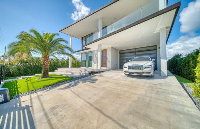 7520 W Treasure Dr photos photos