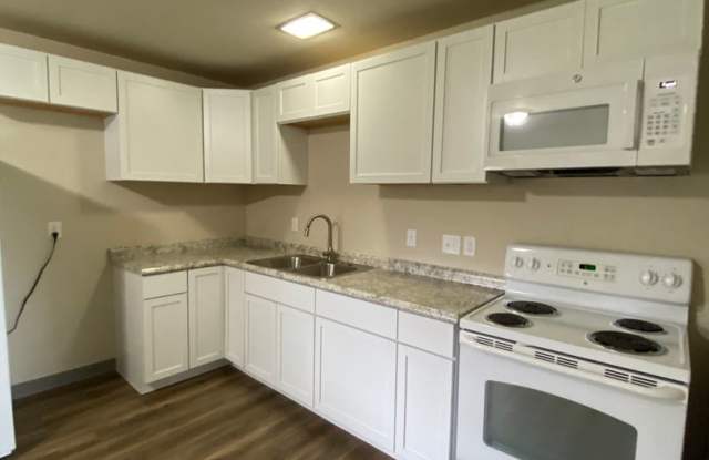 Spacious 3 Bedroom with Finished Basement Gallery 4