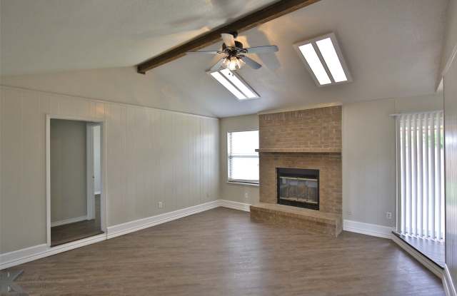 1709 Pemelton Drive Gallery 3