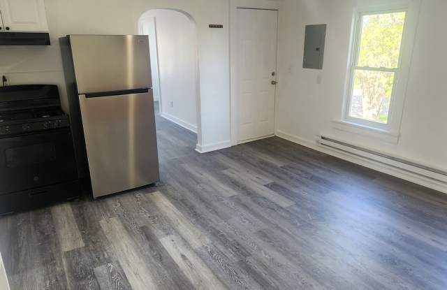 204 Townsend Street - 3 photos photos