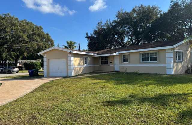15195 NE 2nd Ave - 15195 Northeast 2nd Avenue, Golden Glades, FL 33162