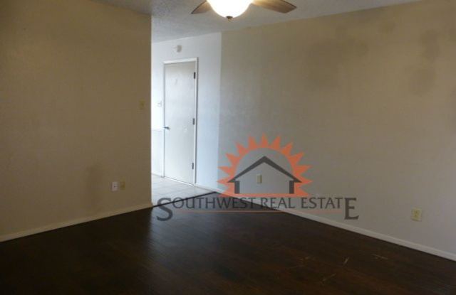 Cute 3 bedroom 1 bath one car garage Gallery 4