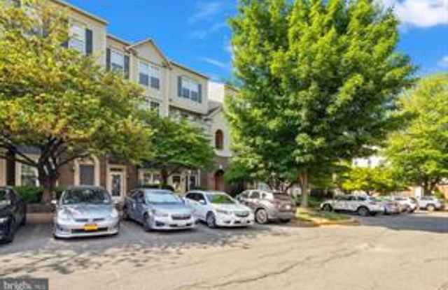 Gorgeous 2 level condo only 1 block from West Falls Church Metro. Gallery 1