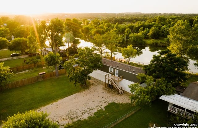 538 Lakeshore Dr S - 538 Lakeshore Dr S, Lake Medina Shores, TX 78003