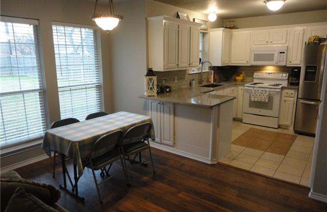 207 N Meadowview Drive Gallery 2