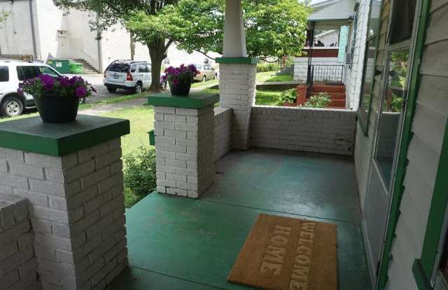Cute and Cozy 2BD/1BA   LEASING SPECIAL – Move in by 9/1/2026 and October rent is free! Gallery 3
