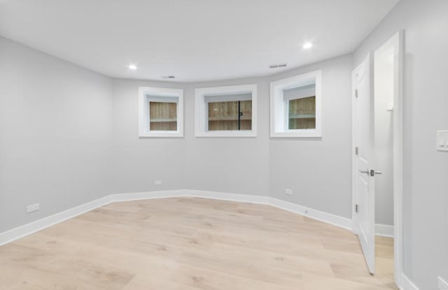 935 West Winona Gallery 2