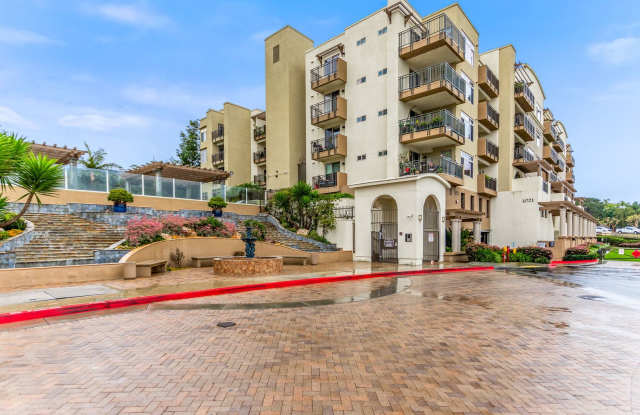 Beautiful  spacious 2 bedroom end unit condo in coastal Oceanside Gallery 3