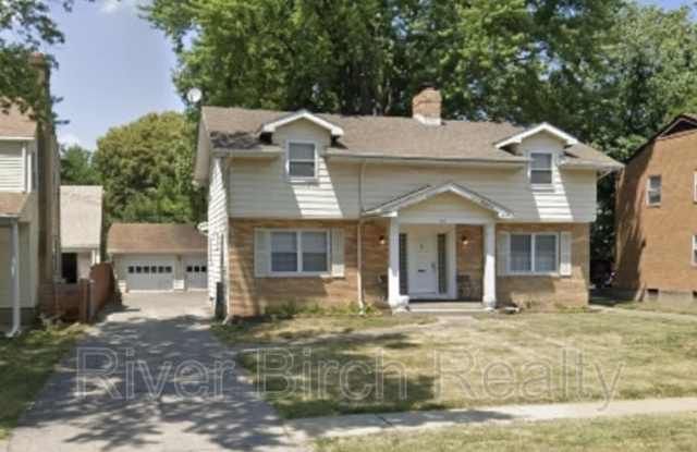 421 West Lawrence Avenue Gallery 1