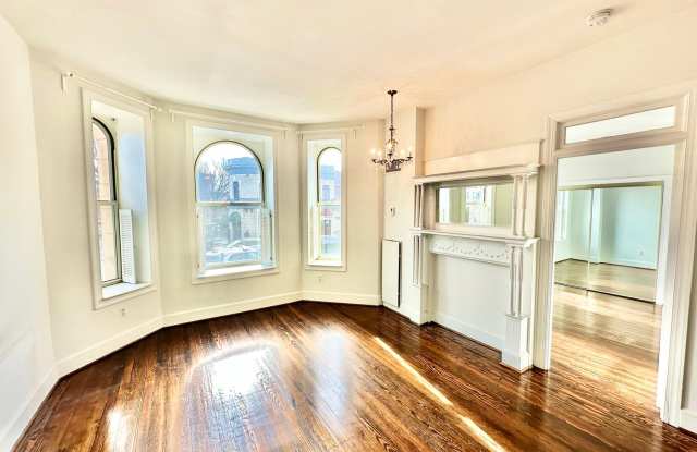 Beautiful Balfour Historic 1 Bedroom Condo 16th  U Street Gallery 3