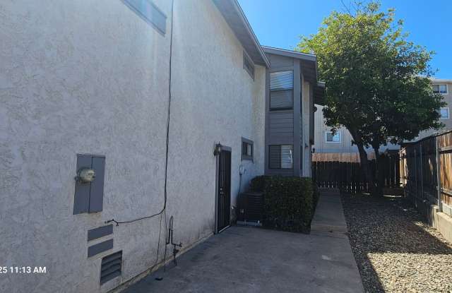EL CAJON - Nice 3 Bedroom 2.5 Bath Townhouse. Los Coches Rd/ Lakeside Exit.  AVAILABLE NOW! Gallery 3