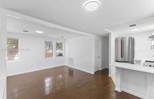 1408 SW 19th Ter photos photos