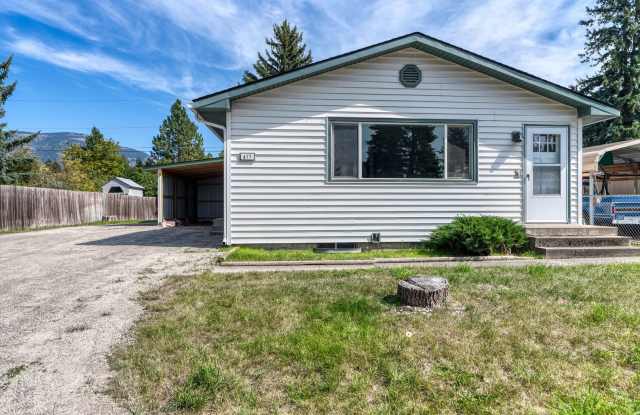Beautifully renovated three bedroom with large workshop in basement photos photos