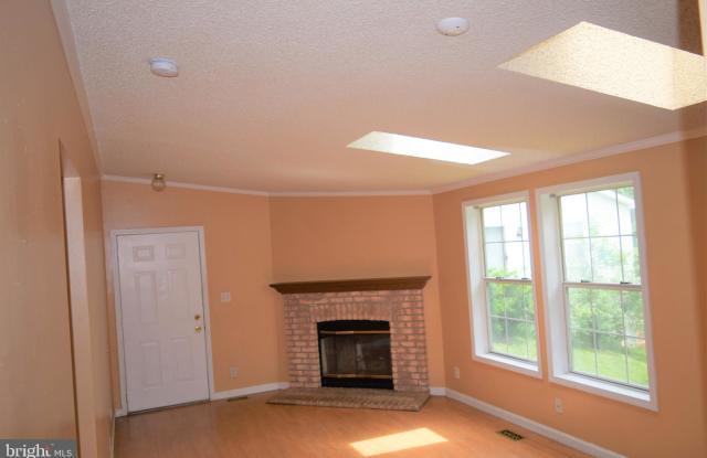 8910 JOSEPHS COAT COURT Gallery 3