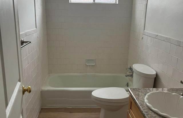 1005 CEDARCROFT Road Gallery 3
