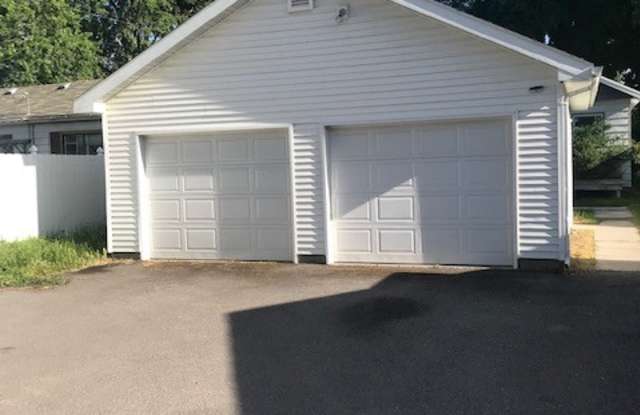 Great Place To Call Home With A 2 Car Garage Gallery 4