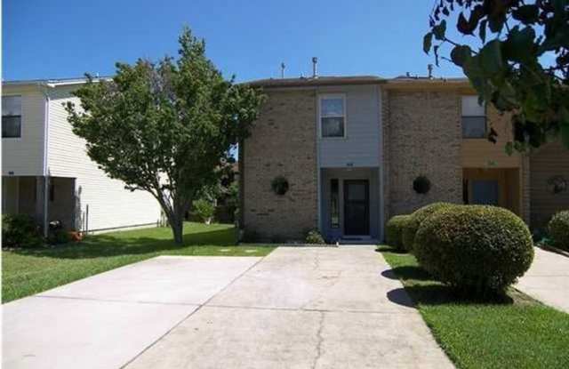 2 Bedroom/ 1.5 Bath Townhome w/ Washer & Dryer Connection photos photos