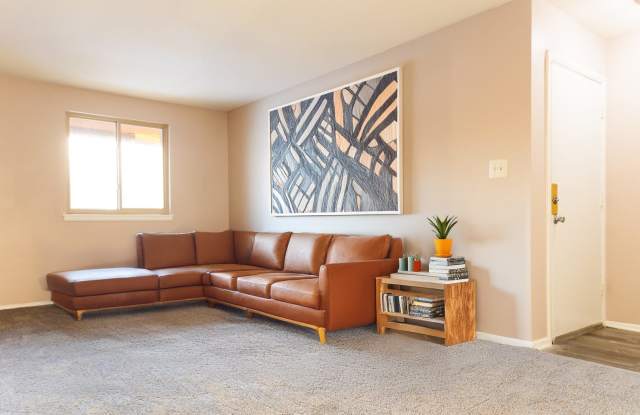 Roger's Post photos photos Roger's Post photos photos