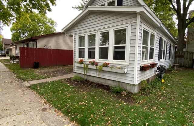 Charming 4 Bedroom Single-Family Home Near UW-La Crosse & Weigent-Hogan Park photos photos