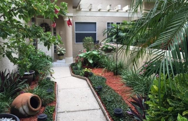5081 WHITE PINE CIRCLE NE - 5081 White Pine Circle Northeast, St. Petersburg, FL 33703
