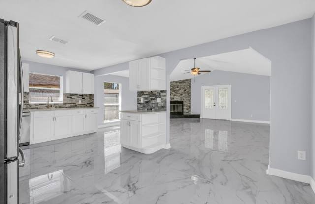 Inviting-All Brick-3 bedroom Home Gallery 4