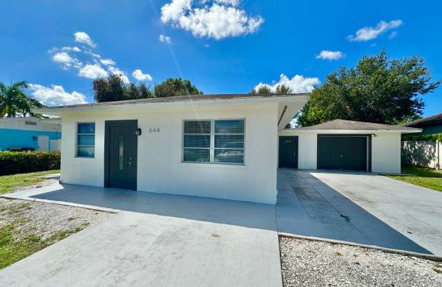 ** NAPLES PARK ** 3 BED / 3 BATH ** ATTACHED GARAGE * PETS OK ** ANNUAL ** Gallery 1
