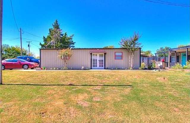 Cute, industrial-modern, and conveniently located!! Gallery 3
