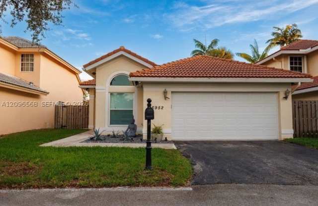 6952 NW 27th Ct Gallery 1