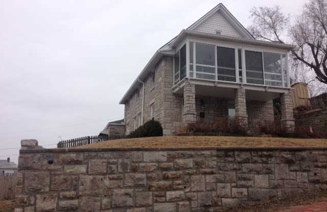 Historic Strawberry Hill Home with great views of Downtown KCMO Gallery 1