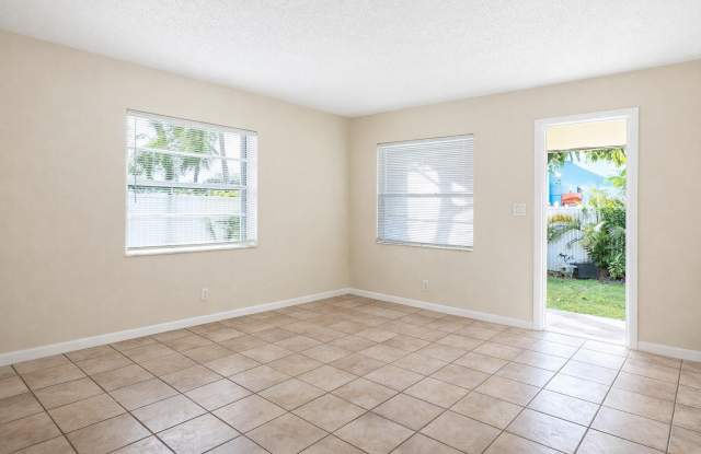 111 SW 14th Court photos photos