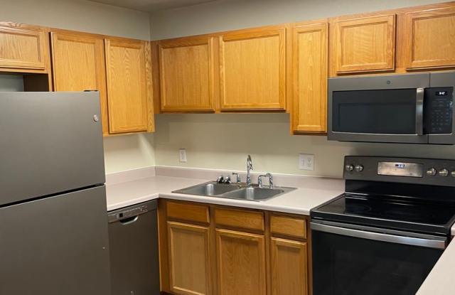 Comfortable 3-Bedroom Condo in Brandon – Available Now! photos photos