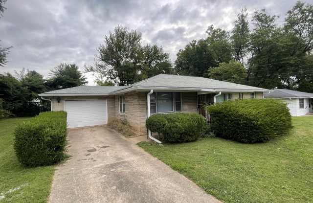 2513 E 8th Street - 2513 East 8th Street, Bloomington, IN 47408 2513 E 8th Street - 2513 East 8th Street, Bloomington, IN 47408